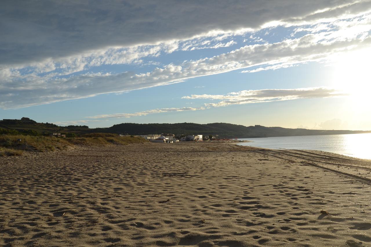 Miramare Struttura Sulla Spiaggia Platamona Zewnętrze zdjęcie